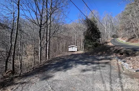 224 Riddle Rd, Swannanoa, NC 28778