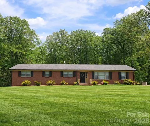 216 Delview Dr, Cherryville, NC 28021