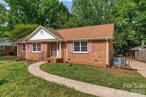 710 Twin Oaks Rd, Davidson, NC 28036