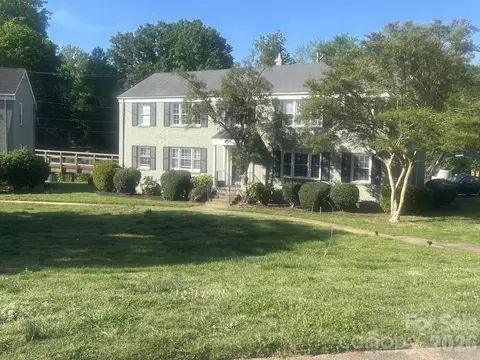 241 Wakefield Dr, Charlotte, NC 28209