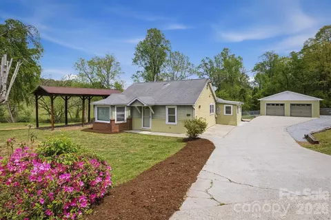 2566 Andrews Cir, Lenoir, NC 28645