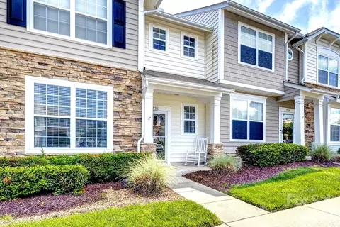 226 Dawn Mist Ln, Fort Mill, SC 29708