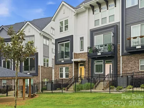 606 W End Dr, Charlotte, NC 28208