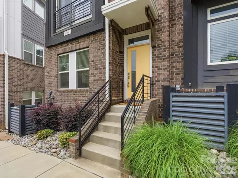 606 W End Dr, Charlotte, NC 28208