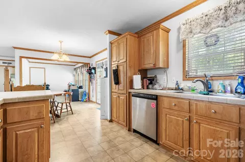 Kitchen - 3634 Hillview Ne Dr NE, Conover, NC 28613 photo 3 of 3