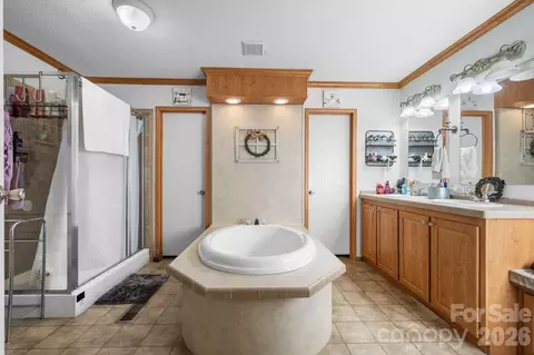 Bath - 3634 Hillview Ne Dr NE, Conover, NC 28613 photo 1 of 1