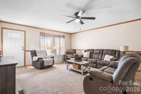 Living - 3634 Hillview Ne Dr NE, Conover, NC 28613 photo 2 of 5