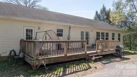 Exterior - 3634 Hillview Ne Dr NE, Conover, NC 28613 photo 2 of 2