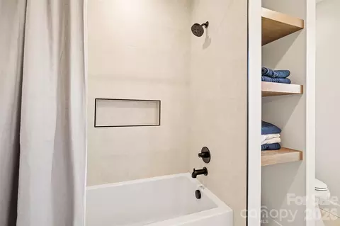 Bath - 480 Daniel Circle Dr, Mills River, NC 28759 photo 6 of 6