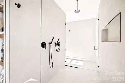 Bath - 480 Daniel Circle Dr, Mills River, NC 28759 photo 3 of 6