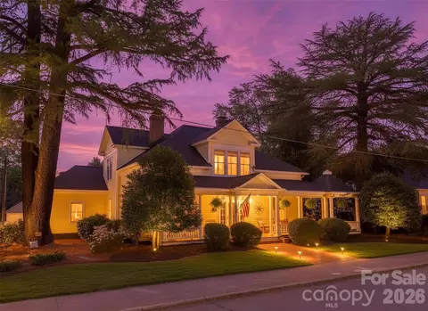 8 Vance St, Lexington, NC 27292
