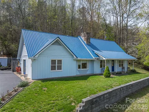 444 Martin Branch Rd, Leicester, NC 28748