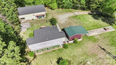 5208 Hickory Grove Rd, Mount Holly, NC 28120