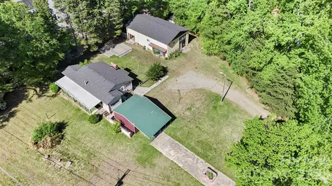 5208 Hickory Grove Rd, Mount Holly, NC 28120