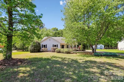 15032 Catawba Cir, Matthews, NC 28104