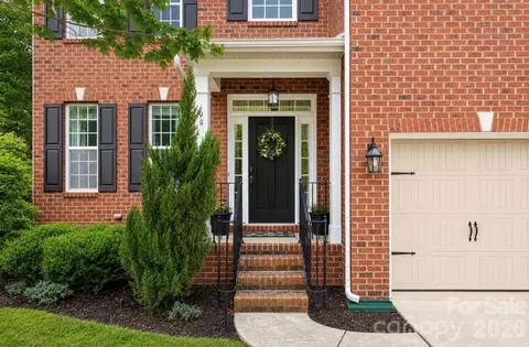 949 Autumn Glen Ct, Lake Wylie, SC 29710