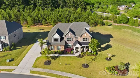 1020 Liggets Dr, Matthews, NC 28104