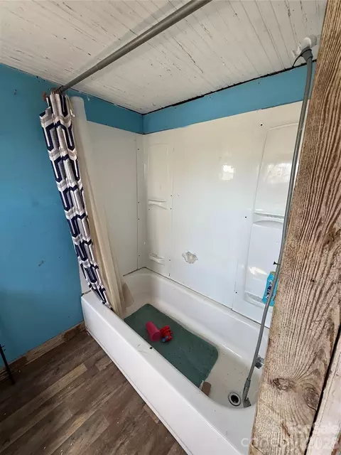 Bath - 100 Hickory St, Rhodhiss, NC 28667 photo 1 of 2