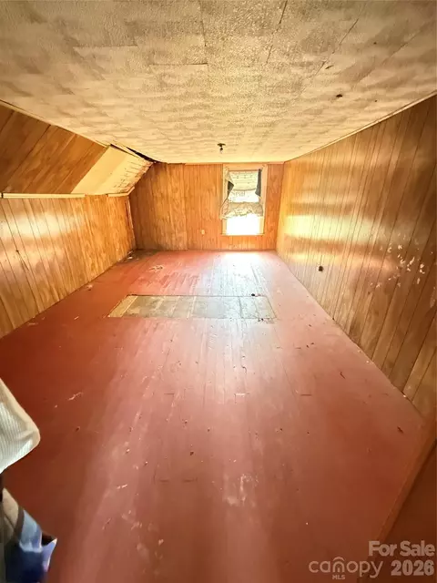 Bedroom - 100 Hickory St, Rhodhiss, NC 28667 photo 6 of 6