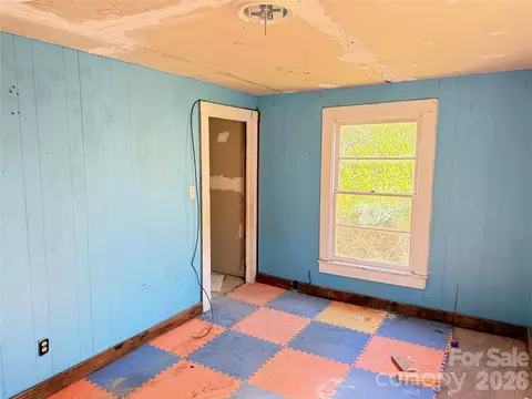 Bedroom - 100 Hickory St, Rhodhiss, NC 28667 photo 3 of 6