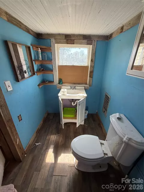 Bath - 100 Hickory St, Rhodhiss, NC 28667 photo 2 of 2
