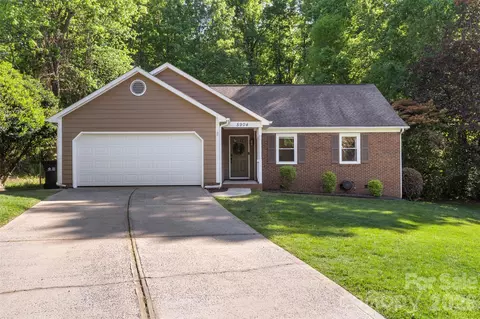 5904 Scots Bluff Dr, Charlotte, NC 28227