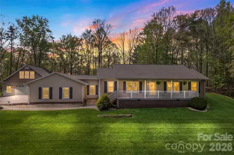 494 Dogwood Ln, North Wilkesboro, NC 28659