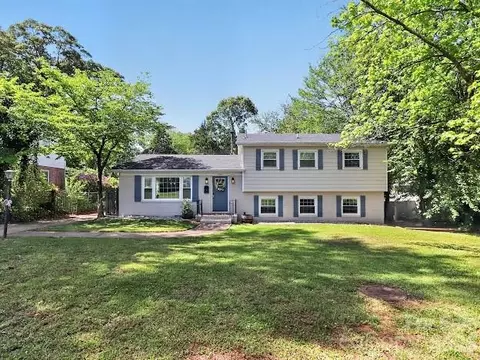 3025 Dunaire Dr, Charlotte, NC 28205