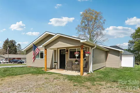 111 W Crawford St, Landrum, SC 29356