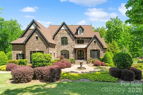733 Fawns Glen Pl, Clover, SC 29710