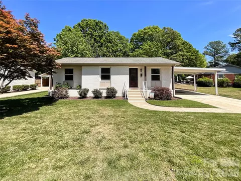3827 Topsfield Rd, Charlotte, NC 28211