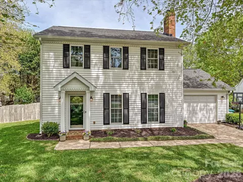 1616 English Knoll Dr, Matthews, NC 28105