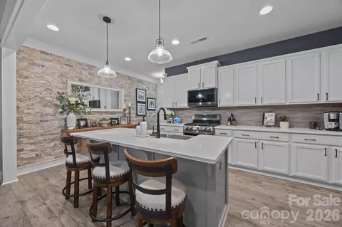 927 Canopy Falls Ln, York, SC 29745