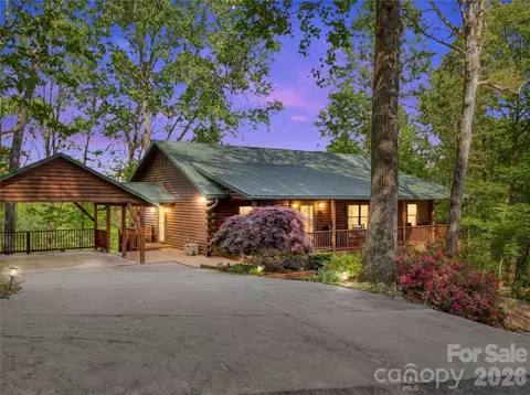 212 Glen Echo Cir, Saluda, NC 28773