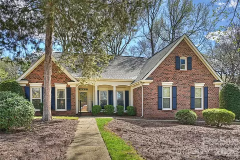 6031 Hickory Forest Dr, Charlotte, NC 28277