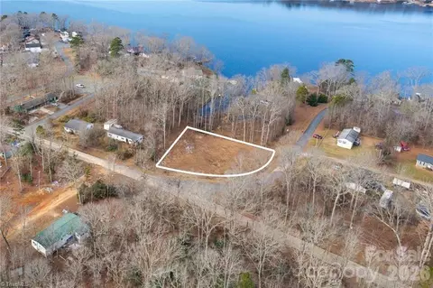 111 Waterway Dr, Lexington, NC 27292