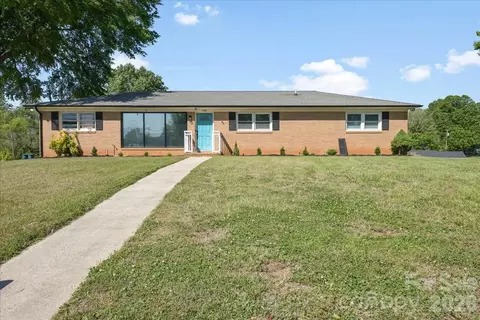 1236 Landsdowne Dr, Gastonia, NC 28054