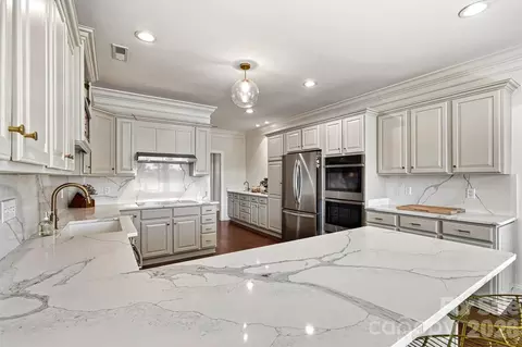 Kitchen - 22026 Satilla Dr, Cornelius, NC 28031 photo 4 of 6