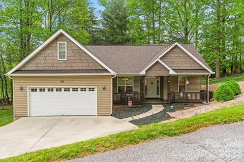 112 Chestnut Ln, Hendersonville, NC 28792