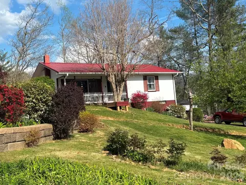 493 Franklintown Rd, Spruce Pine, NC 28777