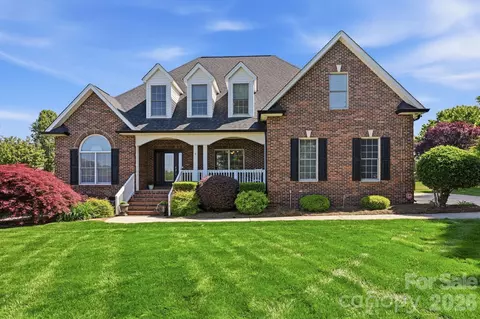145 Blue Grass Cir, Mooresville, NC 28117