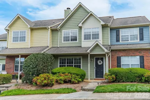 9226 Four Mile Creek Rd, Charlotte, NC 28277