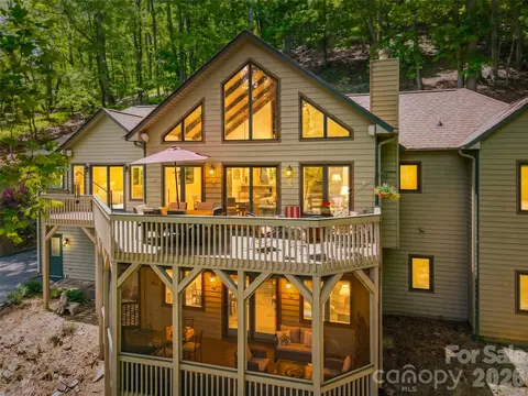 26 Walnut Dr, Mills River, NC 28759