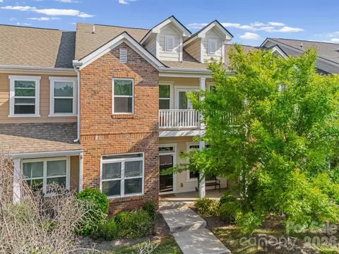 204 Overstone Ct, Fort Mill, SC 29715