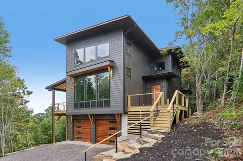 76 Busters Dr, Waynesville, NC 28786