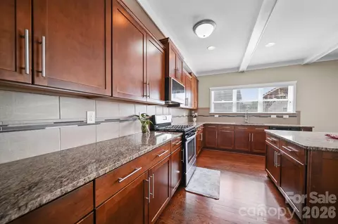 Kitchen - 4019 Orchid Way, Tega Cay, SC 29708 photo 3 of 4