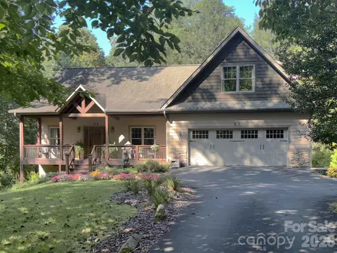 95 Creeks Edge Dr, Hendersonville, NC 28739