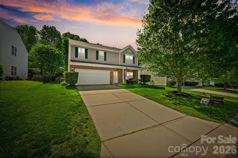 3253 Wicklow Ln, Lake Wylie, SC 29710