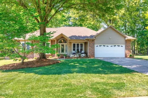 228 Timberlane Dr, Belmont, NC 28012