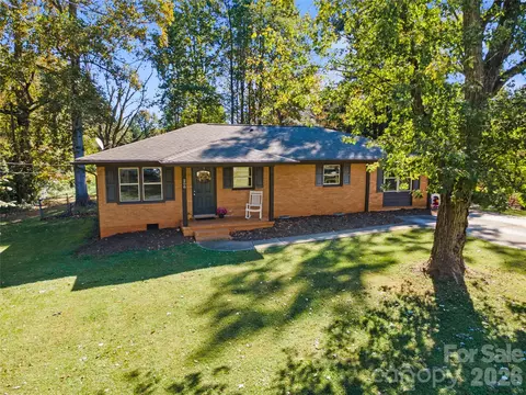 208 Park Rd, Mount Holly, NC 28120